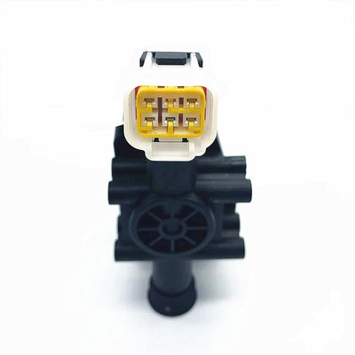 Седельный тягач для тяжелых условий эксплуатации с колесной базой 3500 мм, размером шин 11.00R20/12.00R20/12R22.5/315/80R22.5 и топливным баком 600 л + 300 л